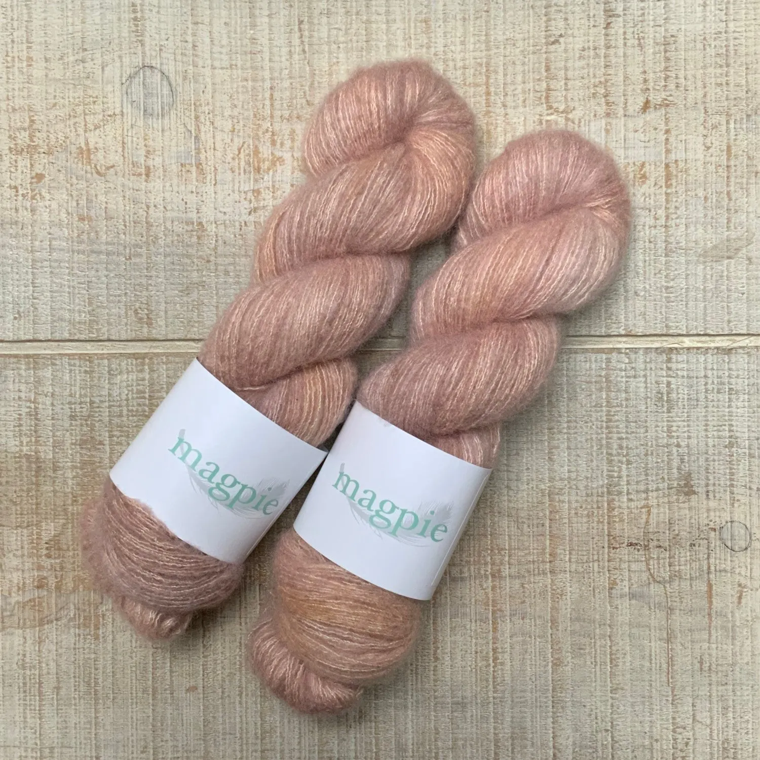 Magpie Fibers Plume