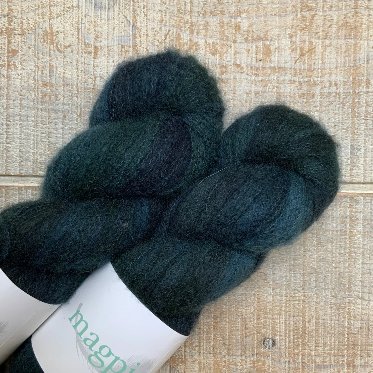 Magpie Fibers Plume
